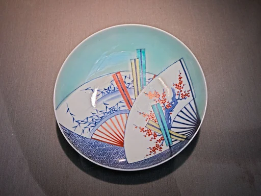 色絵笹梅扇面流し文皿|Dish with Floating Fans with Bamboo Grass (Sasa) and Plum Motifs