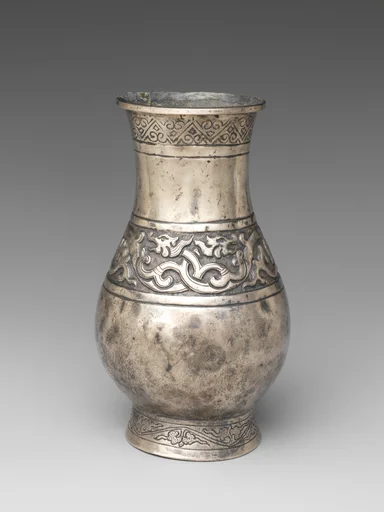 南宋 螭龍紋銀瓶|Vessel with dragon frieze