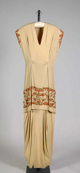 Dinner dress — Mme. Eta Hentz
