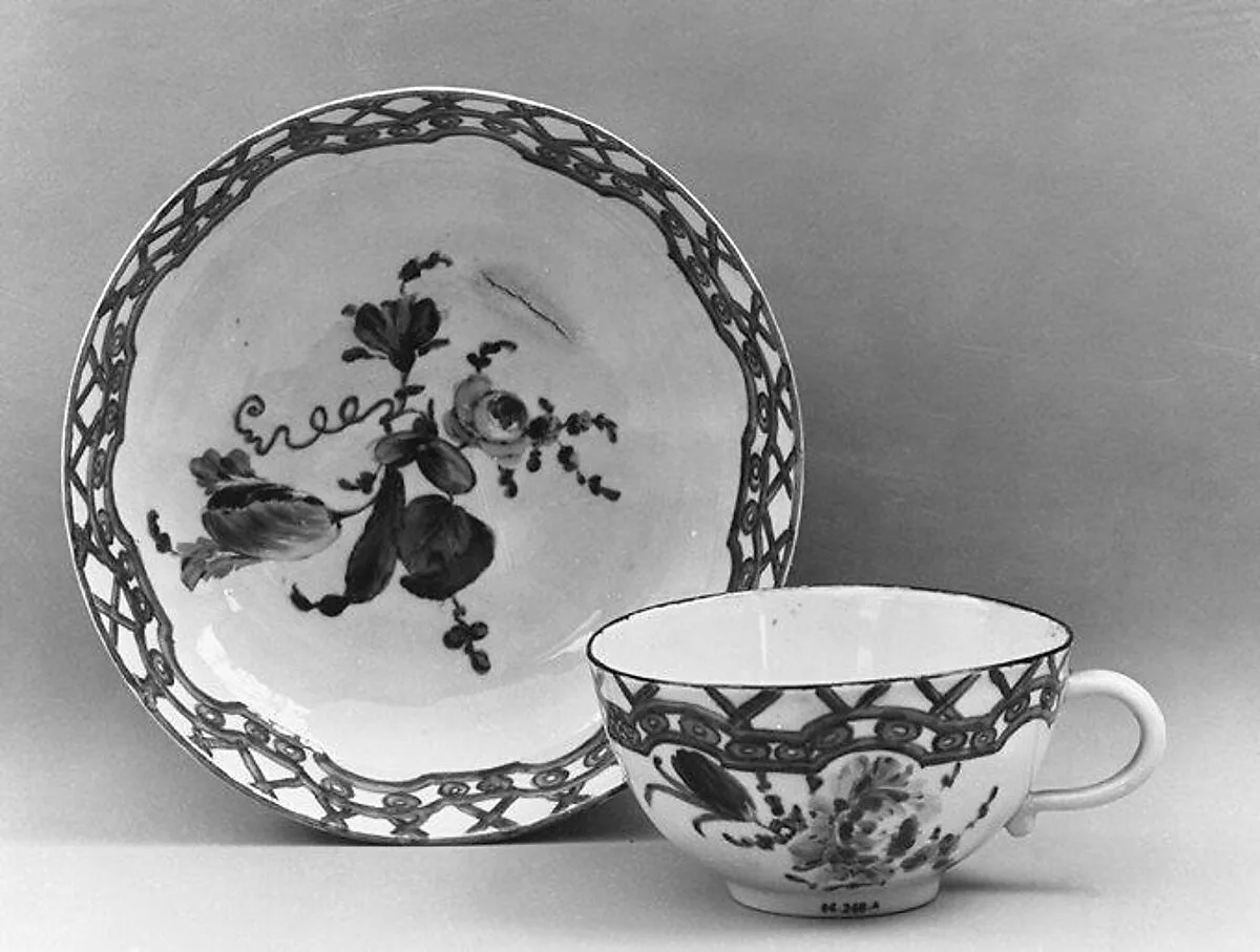 Cup and saucer — Kloster-Veilsdorf Porcelain Manufactory