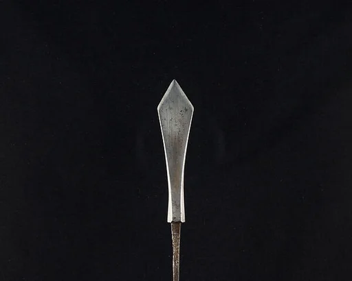 Arrowhead (<i>Yanone</i>)