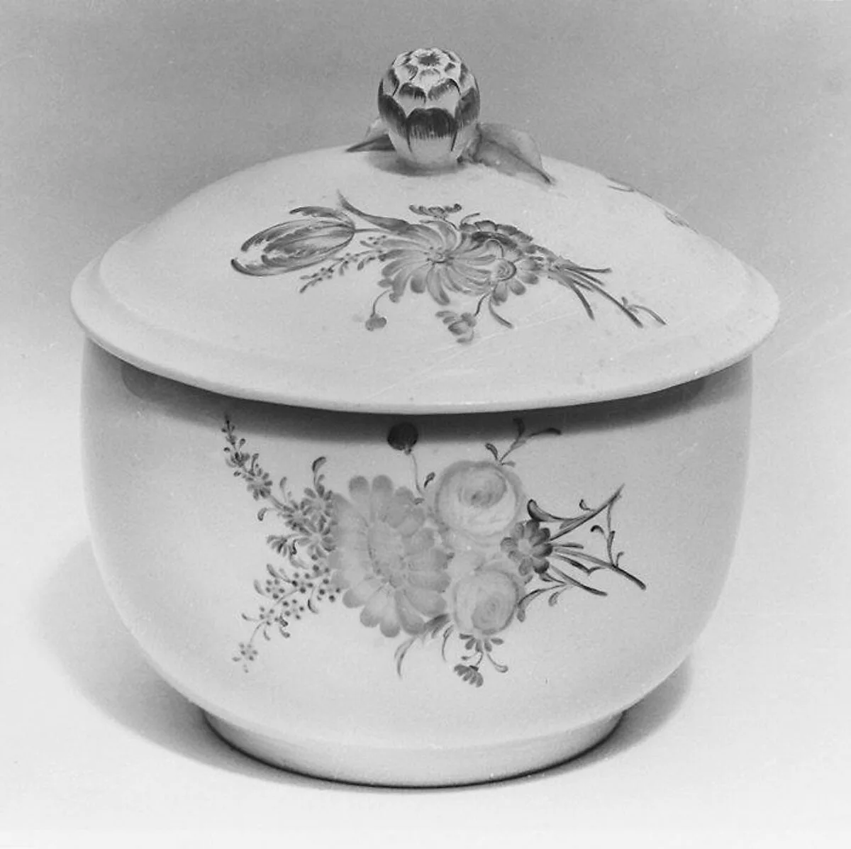 Sugar bowl with cover — Baden-Baden Pottery and Porcelain Manufactory