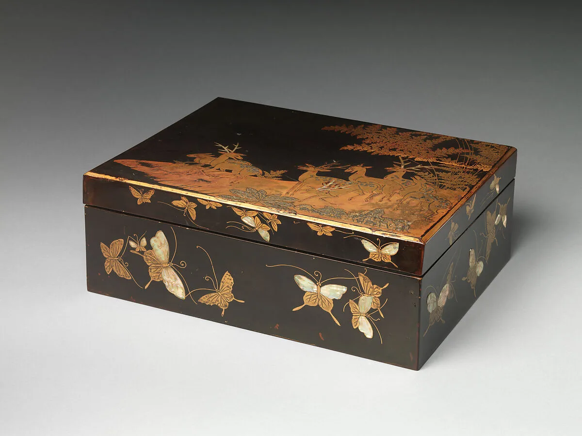 鹿蝶々蒔絵料紙箱|Document Box (Ryōshibako) with Deer and Butterflies — Unknown