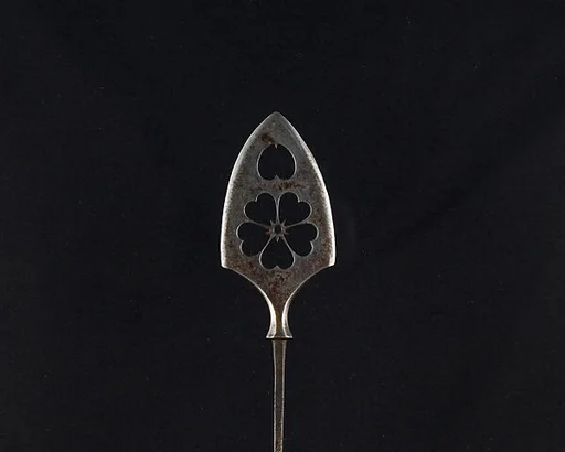 Arrowhead (<i>Yanone</i>)