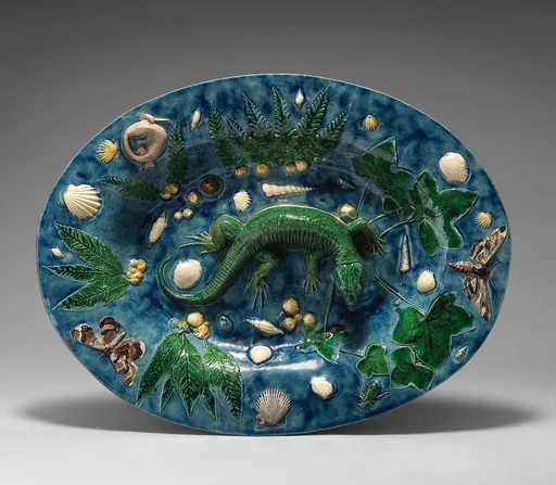 Oval basin with lizard, shells, and light blue background
