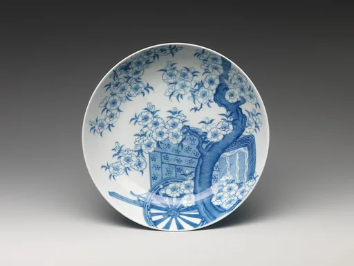 染付御所車桜文皿|Dish with Court Carriage beneath a Cherry Tree