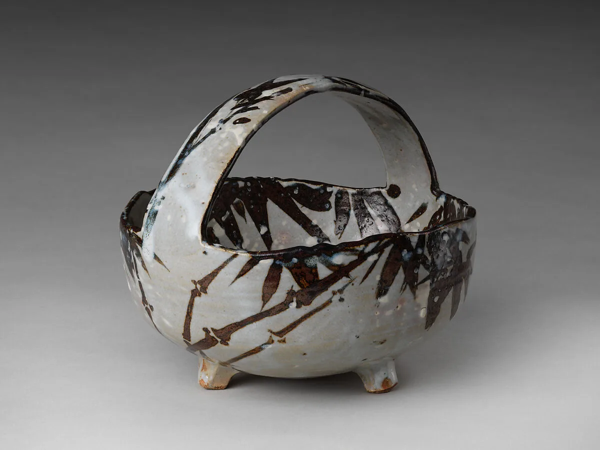 仁阿弥道八様式 銹絵雪笹文手鉢|Bowl with Handle (Tebachi) with Bamboo in Snow Pattern — Nin'ami Dōhachi (Takahashi Dōhachi II)