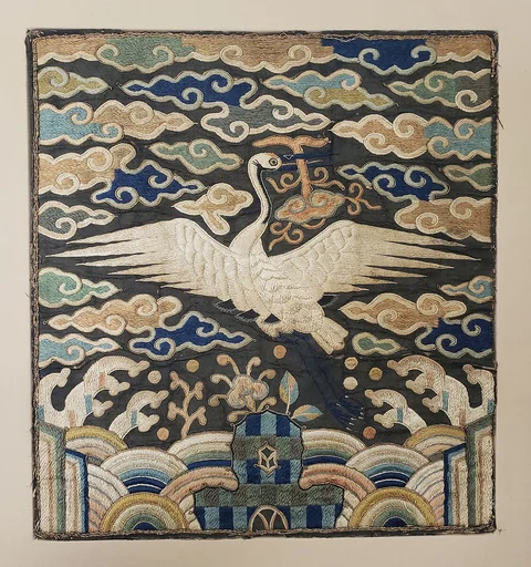 자수 단학 무늬 흉배 조선|刺繡單鶴文胸背 朝鮮|Rank badge with a crane (one of a pair)