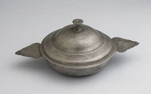 Broth bowl with cover (Écuelle)