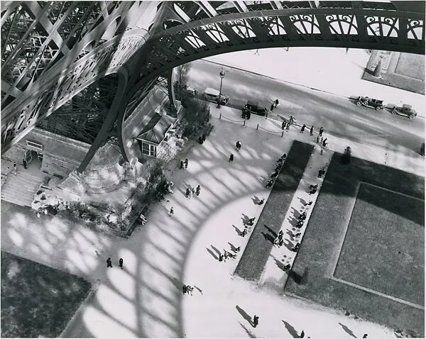 Eiffel Tower, Paris — André Kertész|Igor Bakht