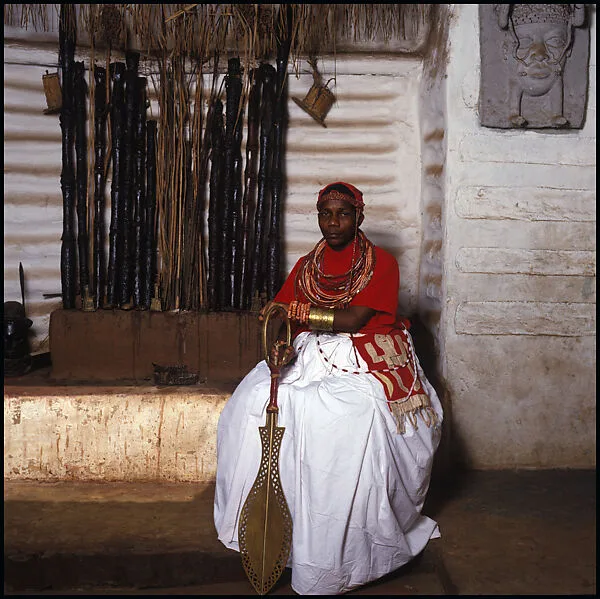 Chief Nosa Isekhure, the isekhure of Benin, Benin City, Nigeria — Phyllis Galembo