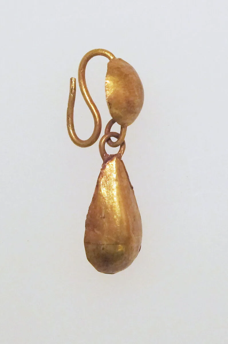 Earring-hook type with pendant and disc — Unknown