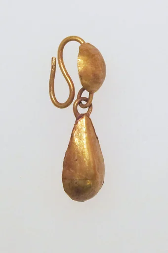 Earring-hook type with pendant and disc