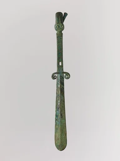 商青銅 匕|Implement with Curved Blade