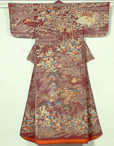 萌黄縮緬地風景能楽模様小袖|Kosode with Scenes from Nō Plays — Unknown