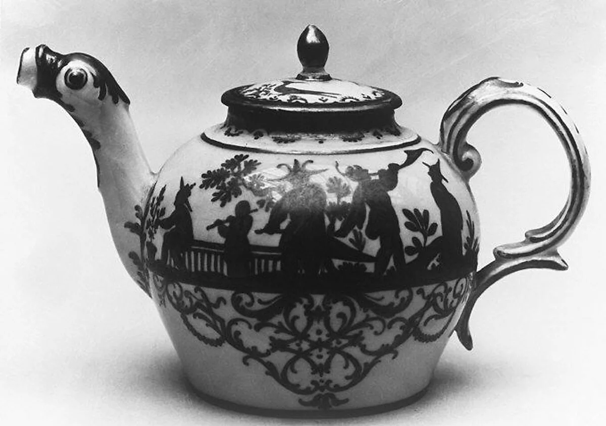 Teapot — Nymphenburg Porcelain Manufactory
