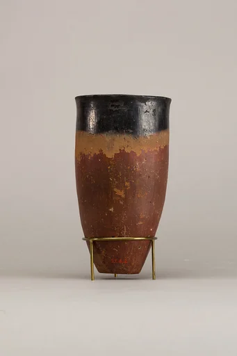 Black-topped red ware beaker