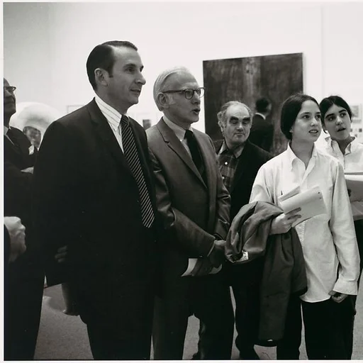 [People in the Gallery, Metropolitan Museum of Art]