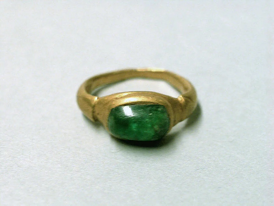 Gold and beryl ring — Unknown