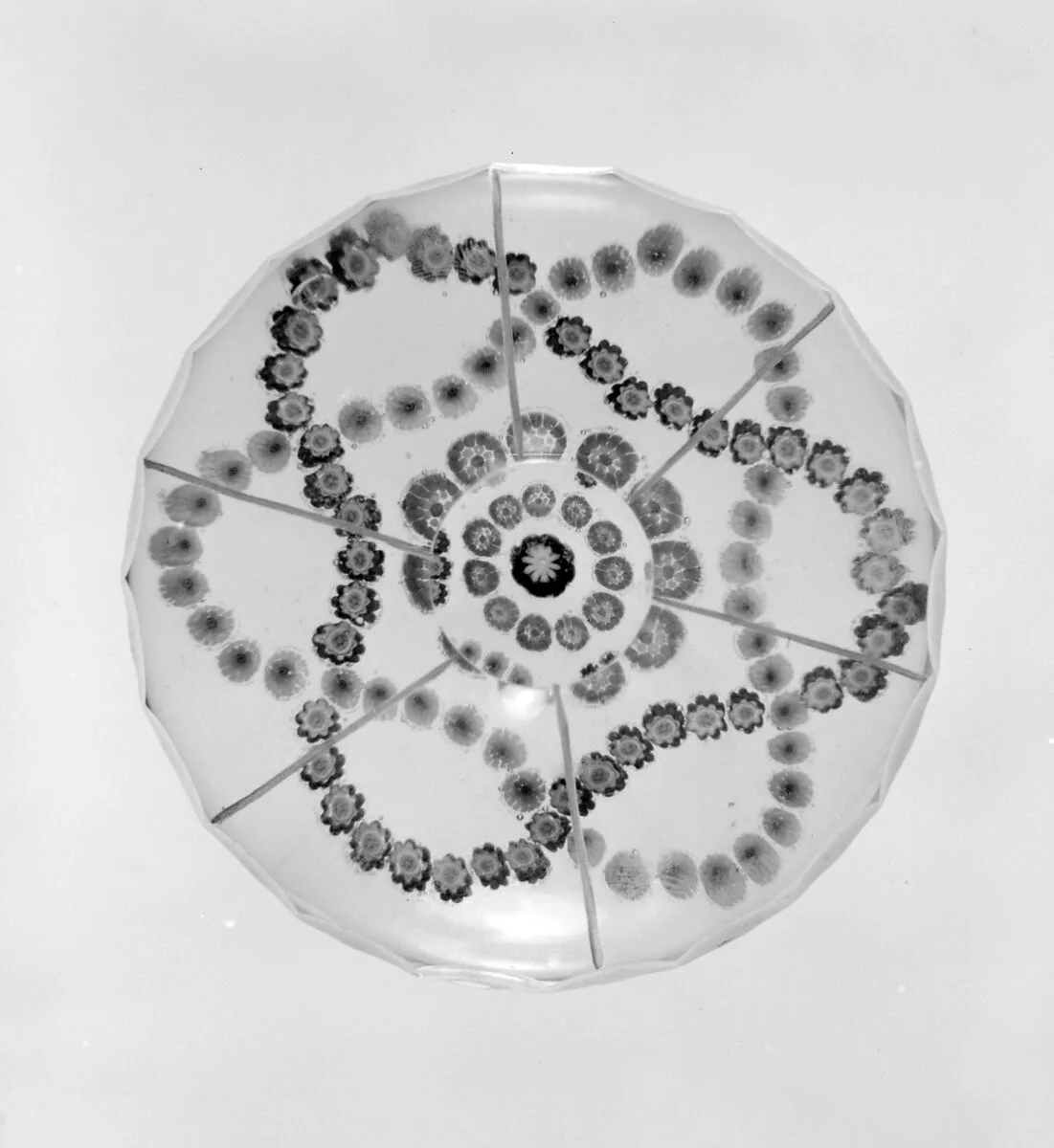 Paperweight — Baccarat glasshouse