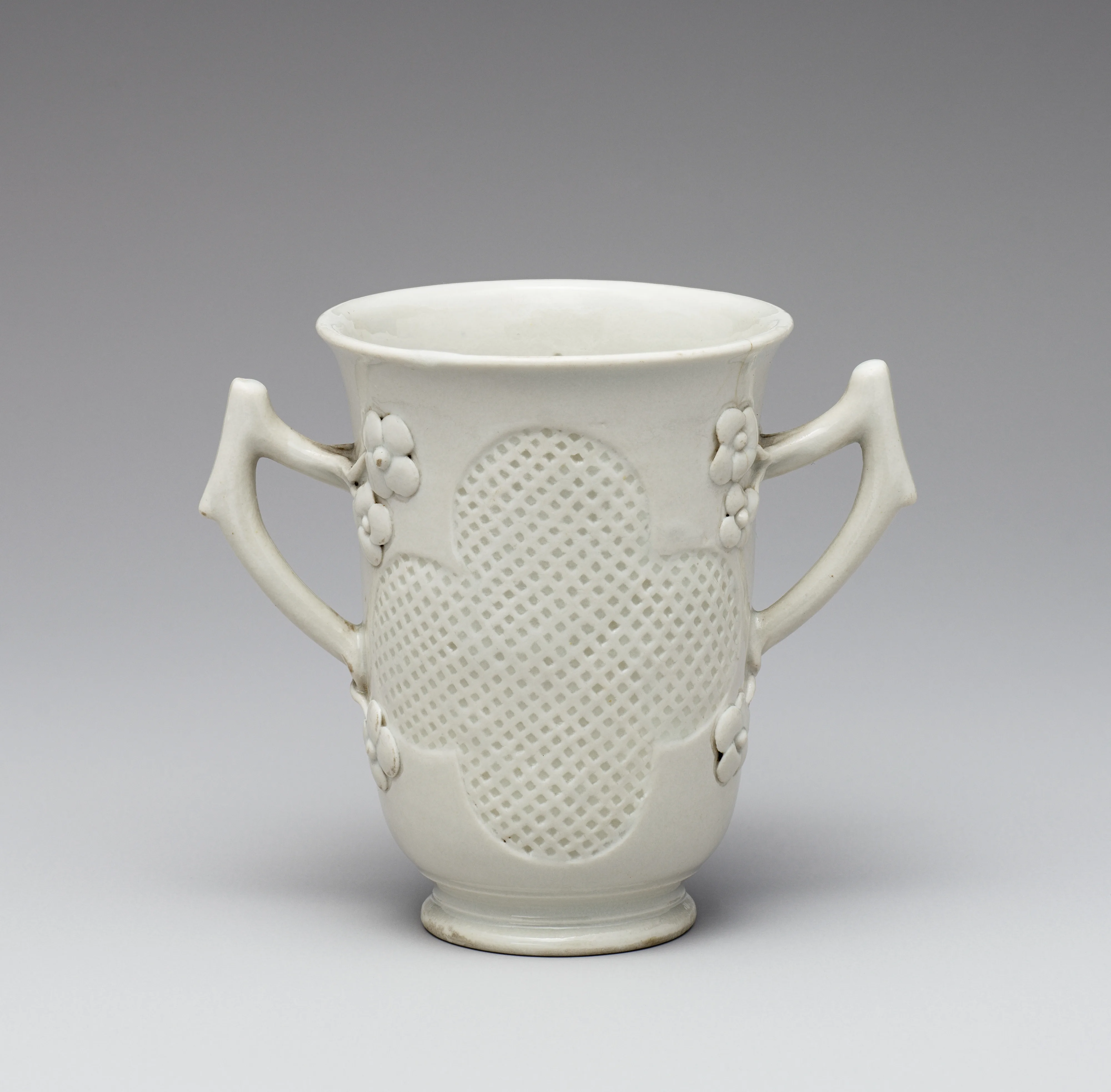 Cup — Claudius Innocentius Du Paquier period|Vienna