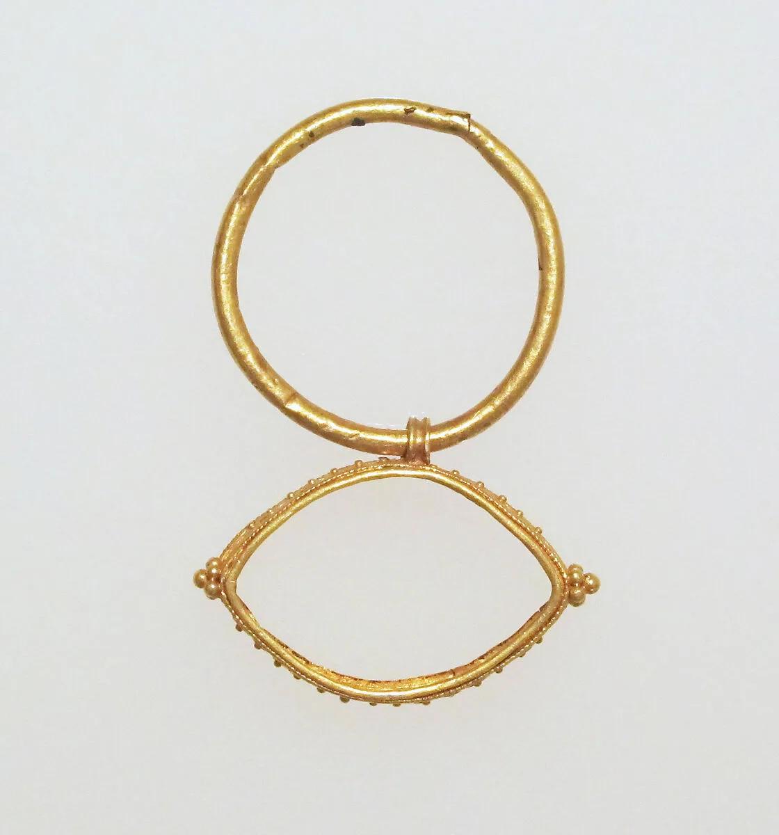 Ring with band settings — Unknown