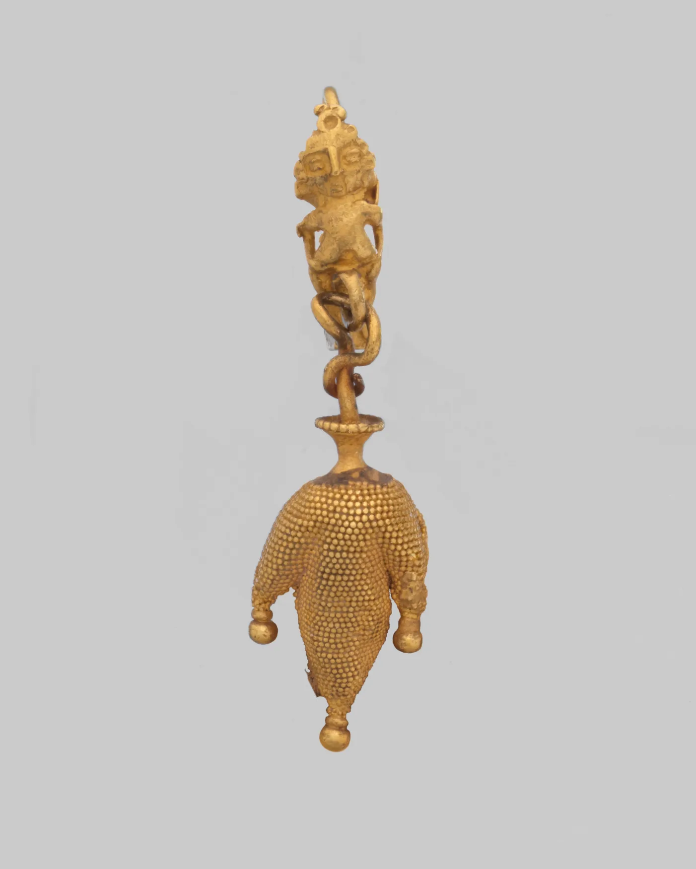 Earring in the form of a three-lobed wineskin — Unknown