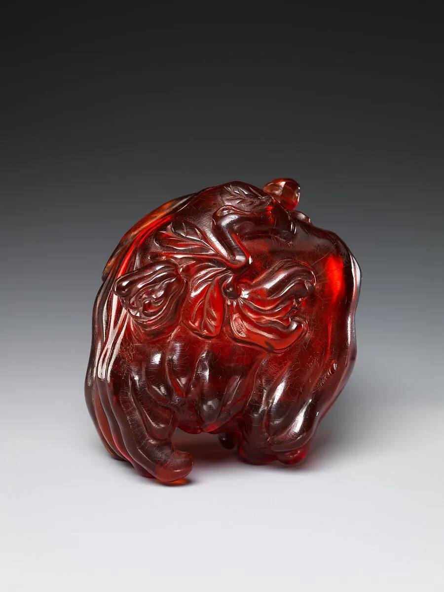 清中期 琥珀佛手盒|Box in the shape of a “Buddha’s hand” citron — Unknown