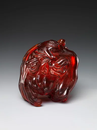 清中期  琥珀佛手盒|Box in the shape of a “Buddha’s hand” citron