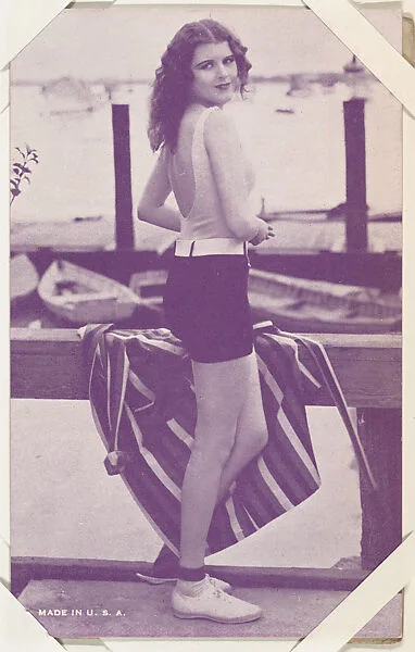 Actress looking over shoulder (W423) — Unknown