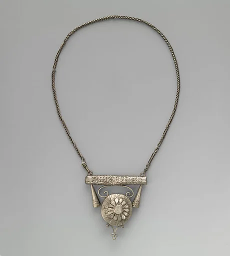 Necklace: Pendant