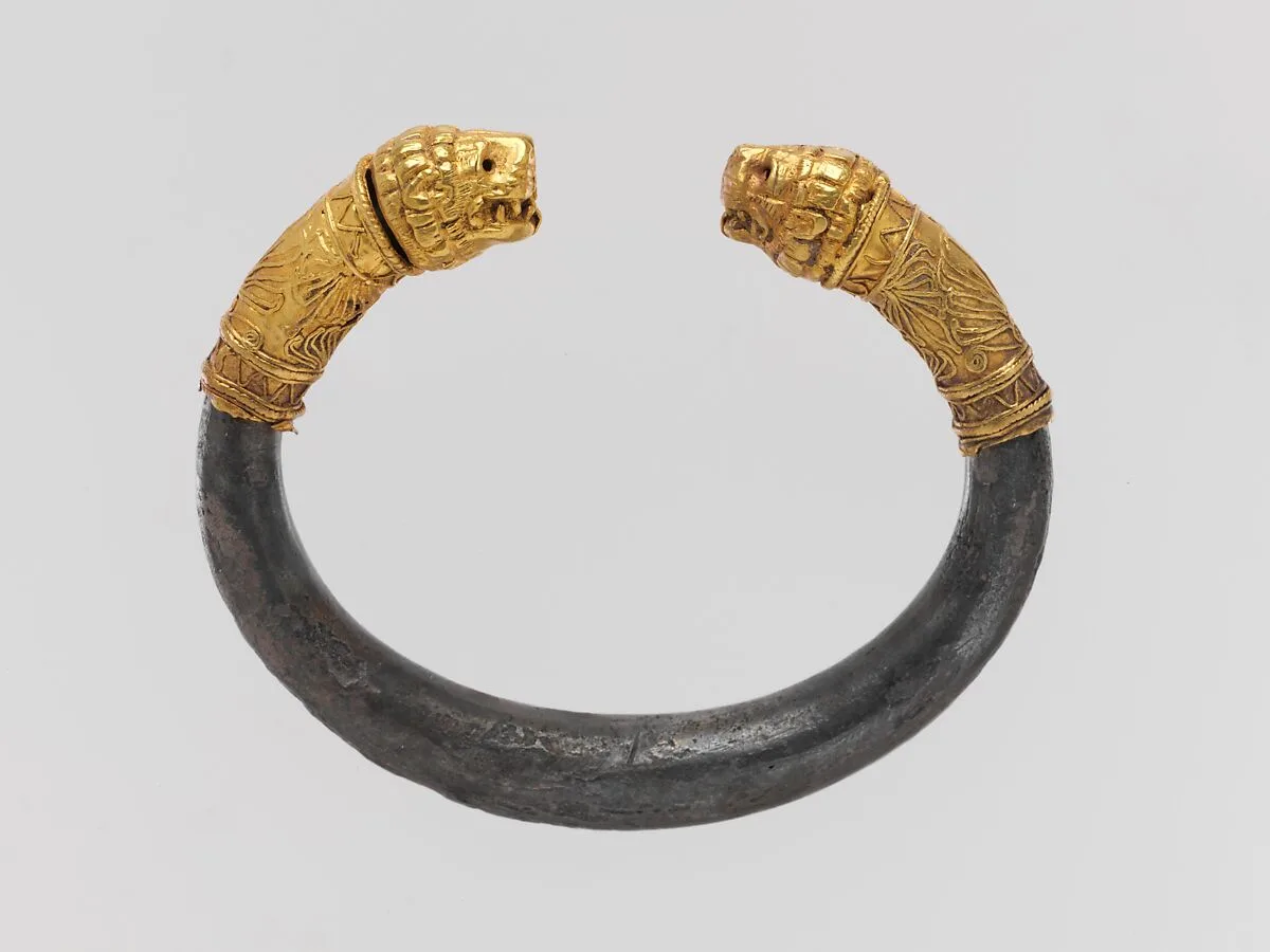 Silver bracelet with gold lion's head finials — Unknown