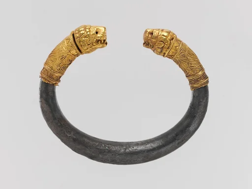 Silver bracelet with gold lion's head finials
