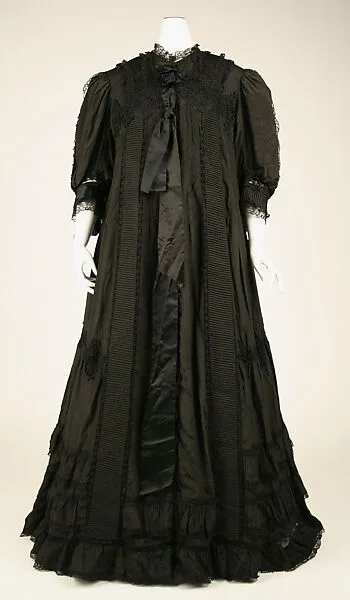 Dressing gown — Unknown