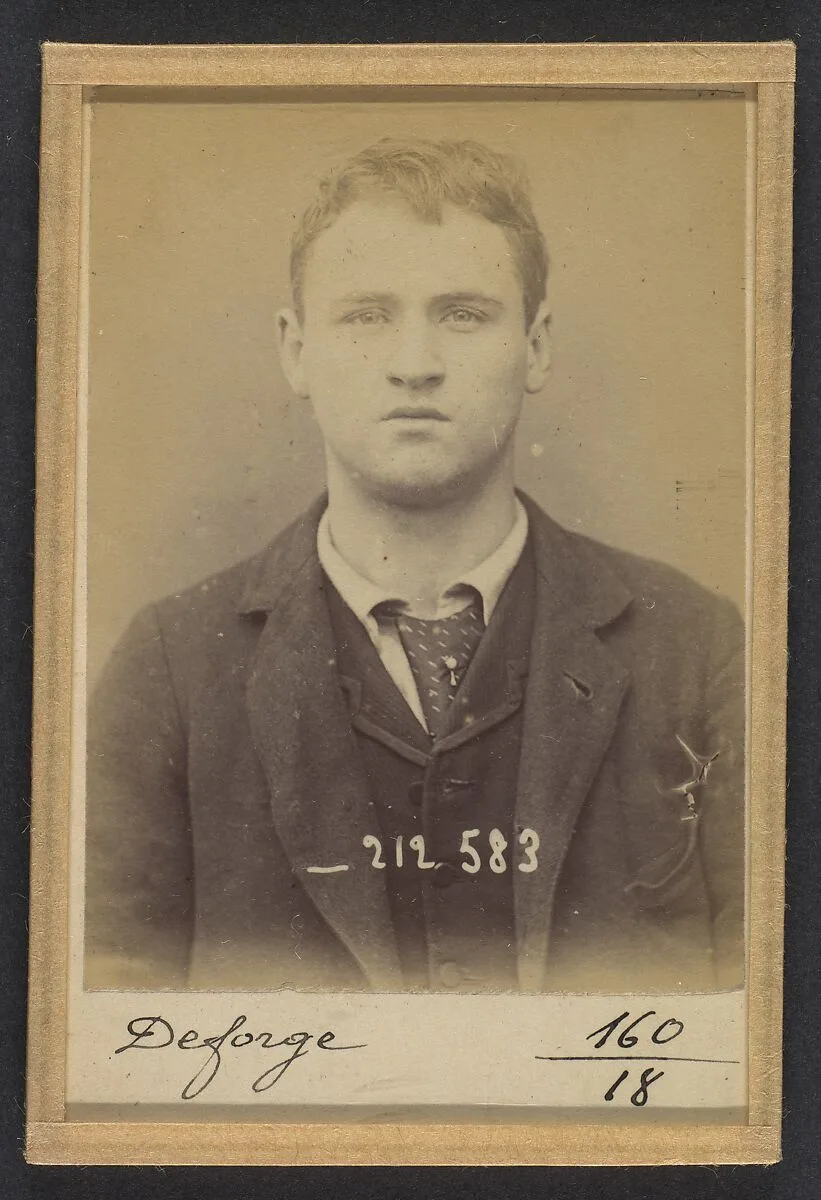 Deforge. Henri, Walter. 19 ans, né à Bruxelles (Belgique). Porteur de journaux. Anarchiste. 6/1/94. — Alphonse Bertillon