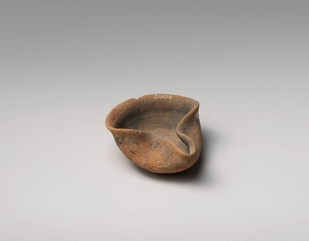 Terracotta saucer-shaped lamp — Unknown