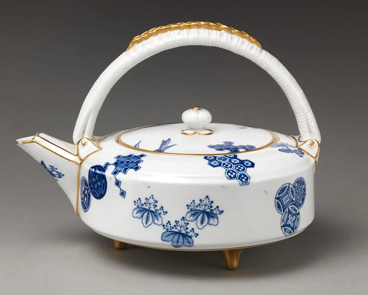 Teapot with fixed handle — Worcester factory