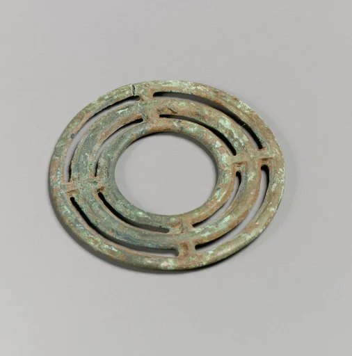Bronze necklace spiral