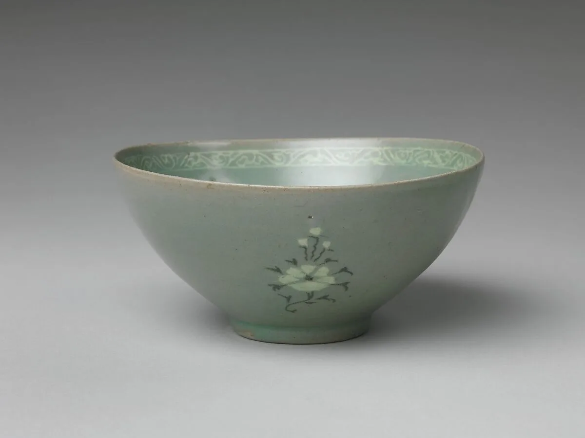 청자 상감 모란 물고기 무늬 대접 고려|靑磁象嵌牡丹魚文大楪 高麗|Bowl with decoration of fish — Unknown