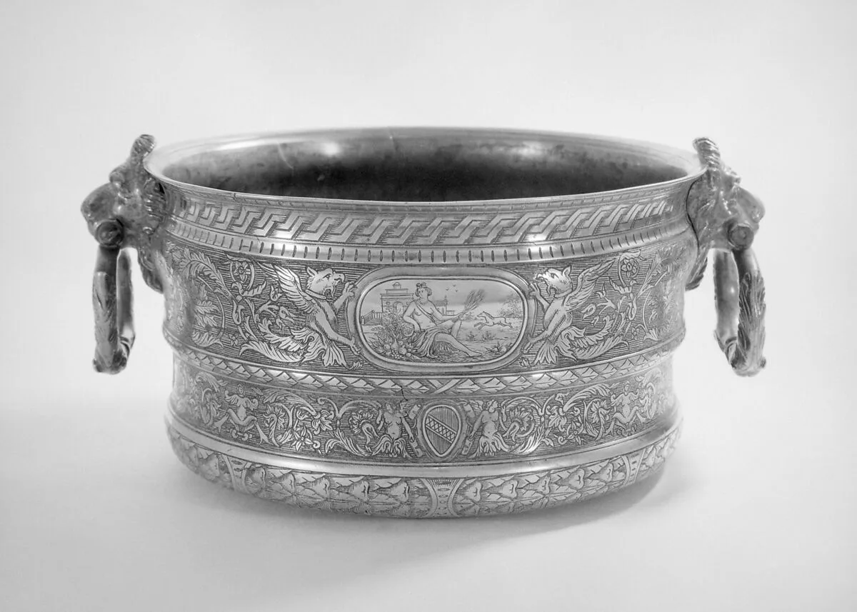 Bowl with two bail handles — Unknown