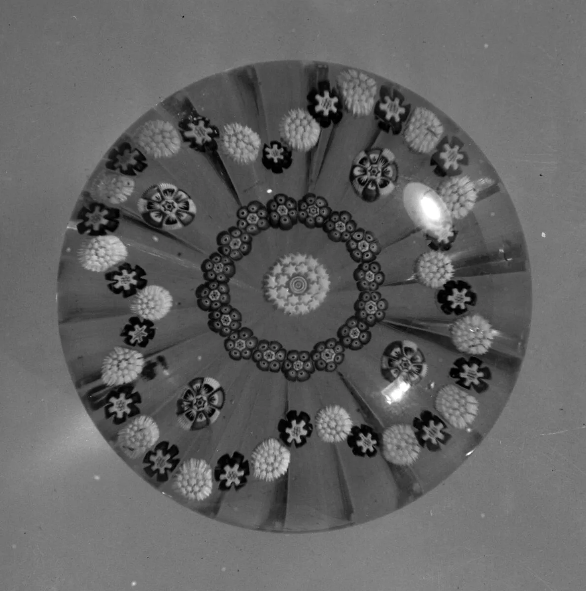 Paperweight — Baccarat glasshouse