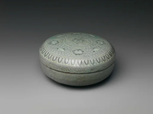 청자 상감 구름 학 무늬 모자합 고려|靑磁象嵌雲鶴文母子盒 高麗|Box from set of five decorated with cranes and clouds