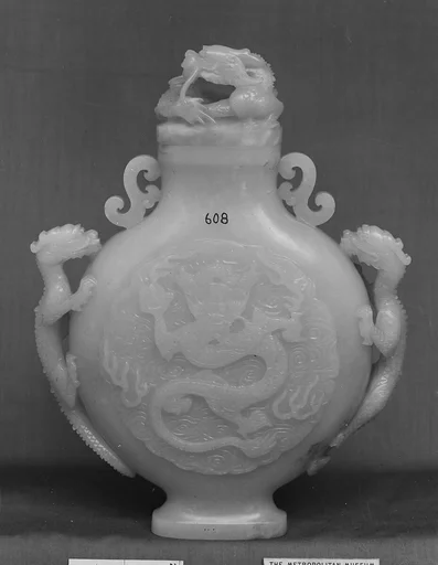 清乾隆 白玉龍紋寶月瓶|Pilgrim bottle