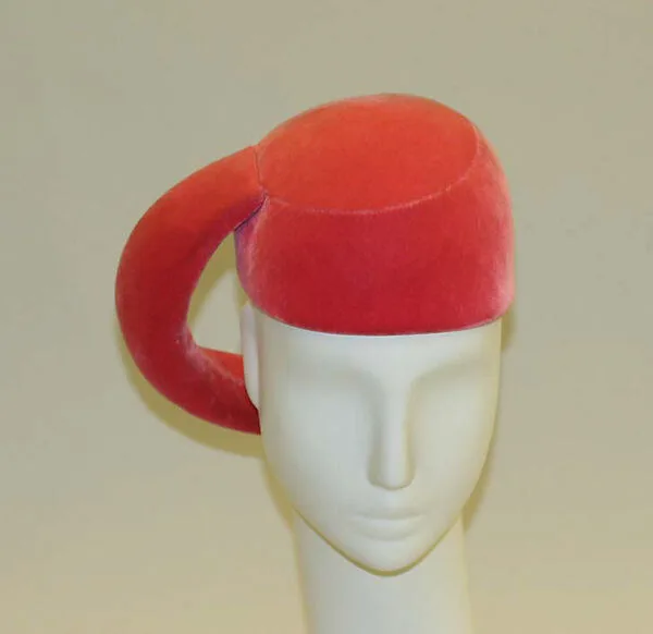 Pillbox hat — Cristobal Balenciaga|House of Balenciaga
