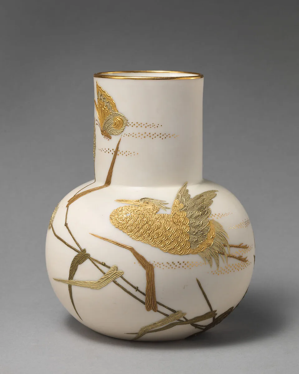 Orb bottom vase with white and gold crane motif — Worcester factory