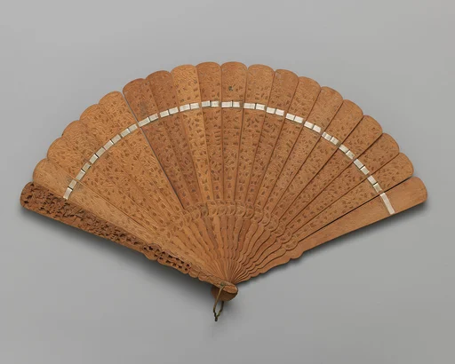 Brisé Fan, with Simple Carved Patterning