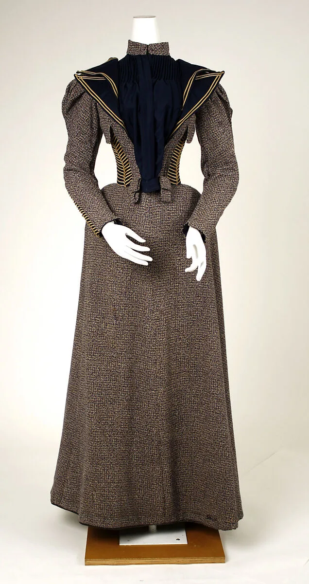 Walking dress — Unknown