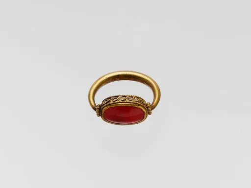 Gold ring with plain carnelian scaraboid