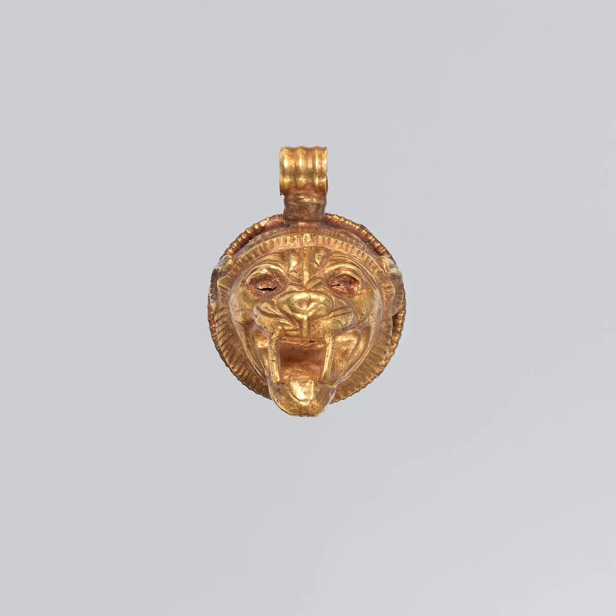 Gold lion-head pendant — Unknown