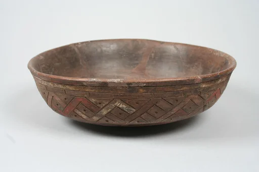 Incised bowl with geometric pattern